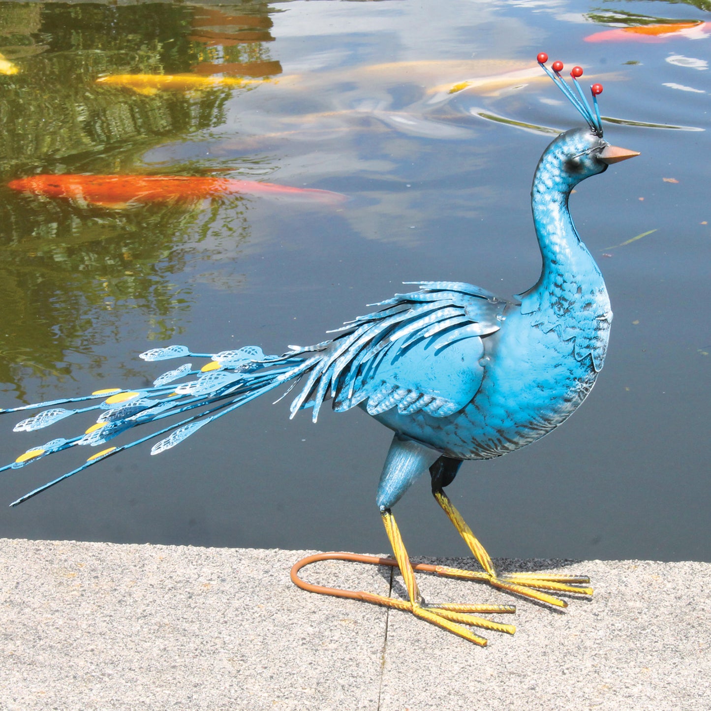 Blue Peacock ⸱ kovová socha páva