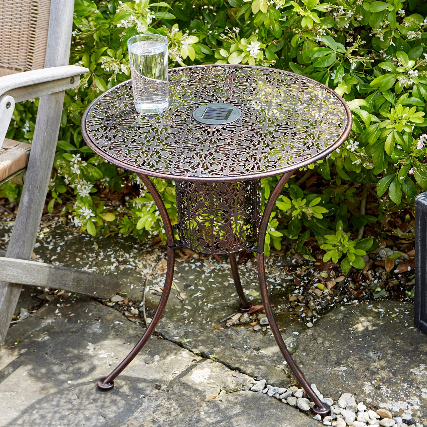 Illumina Silhouette Table ⸱ záhradný stolík so solárnym osvetlením