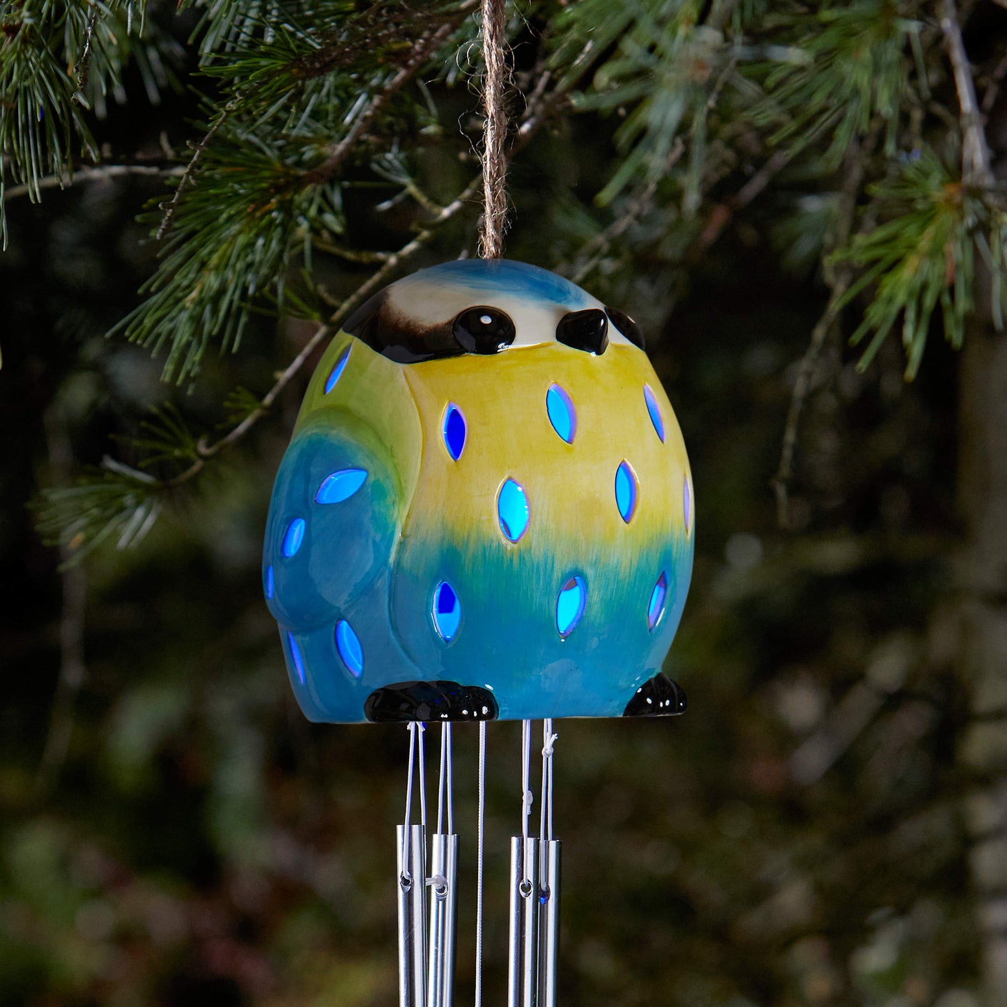 Blue Tit ⸱ záhradná zvonkohra so solárnym svetlom