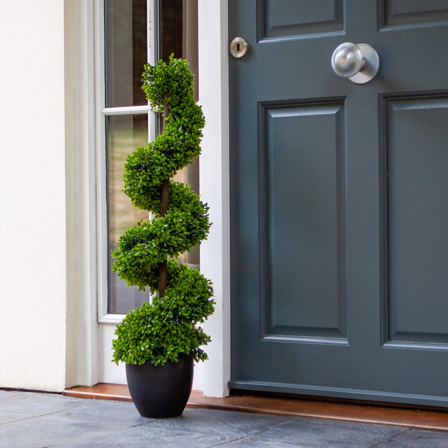 Topiary Twirl ⸱ tvarovaný stromček z umelého buxusu