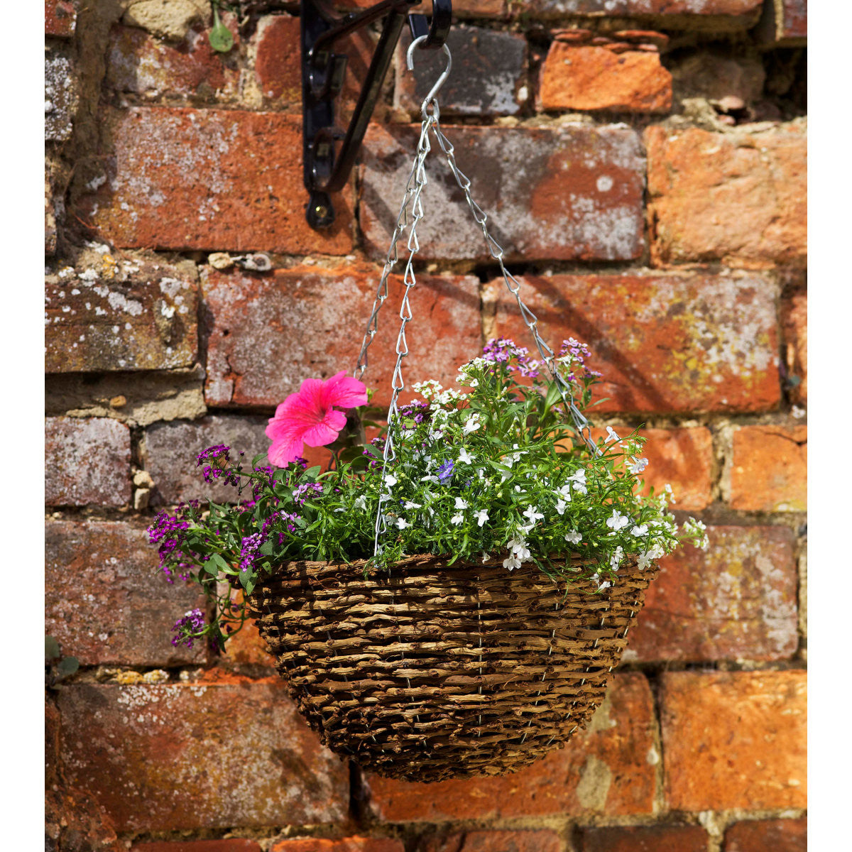 Country Rattan Basket ⸱ prútený visiaci kvetináč