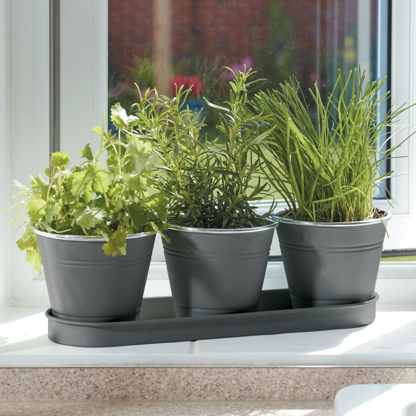 Windowsill Herb Pots ⸱ plechové kvetináče na bylinky