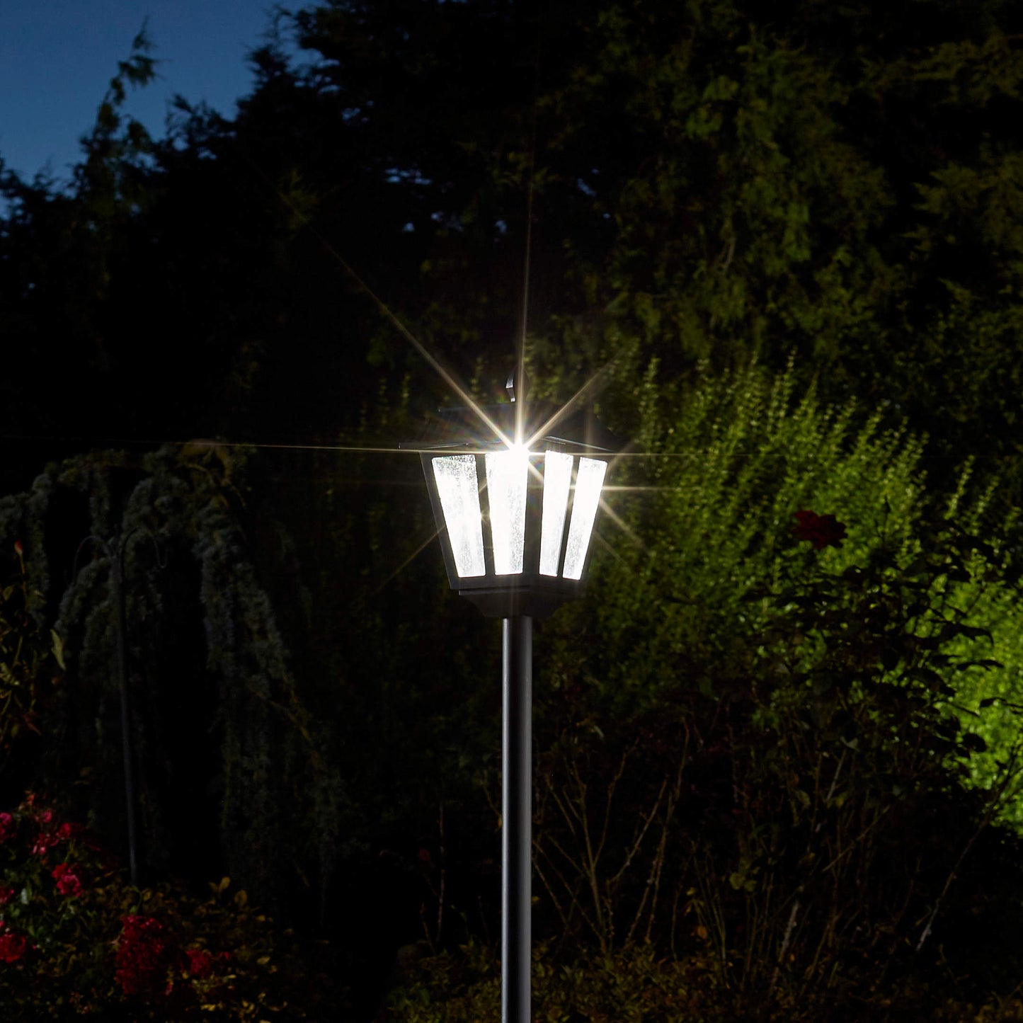 Whitehall 365 Solar Lamp Post ⸱ solárna lampa